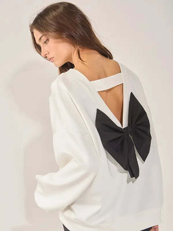 Bow-Back Oversized Sweatshirt - Cozy Black with Statement Bow
